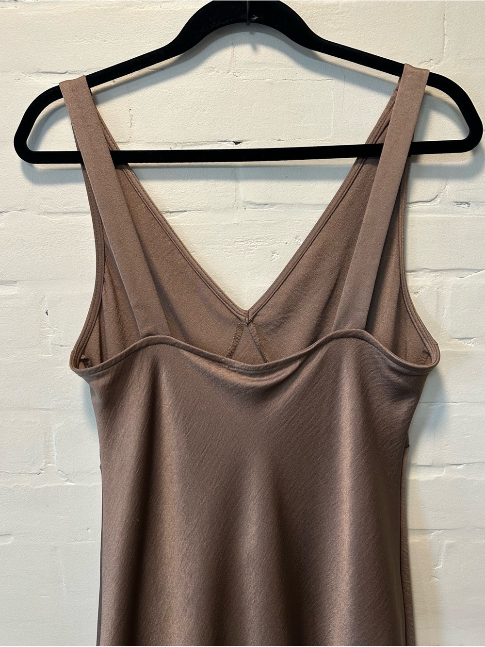 Bebe NWT Mocha Shimmer Satin V-Neck Midi Slip Dress Size M Neutral Glam Y2K - Picture 6 of 7
